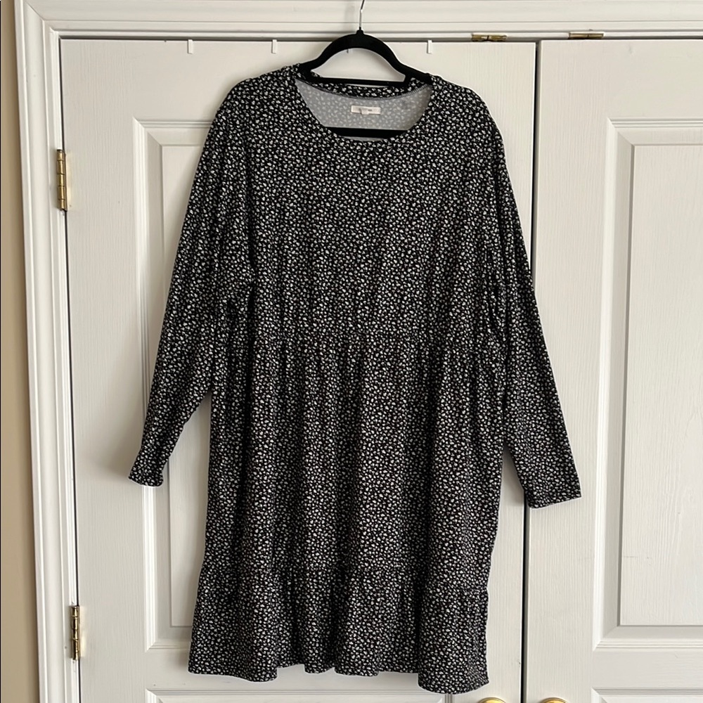 Plus size Maurice’s black & white floral dress. Very soft excellent condition.